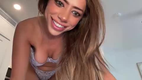 Julia Brooks online show from November 18, 2025, 8:57 pm