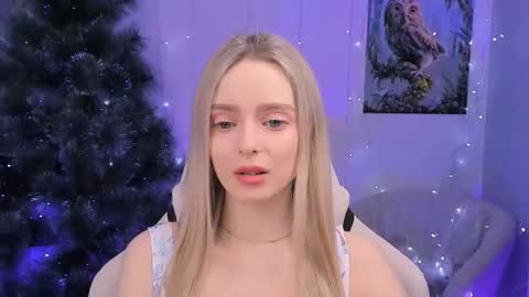 Julia online show from December 17, 2025, 2:01 pm