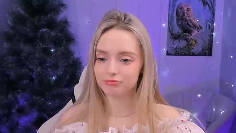 Julia online show from December 18, 2025, 1:50 pm