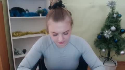 juliacrazy_ online show from December 17, 2024, 10:12 am