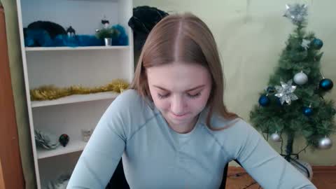 juliacrazy_ online show from December 18, 2024, 9:58 am