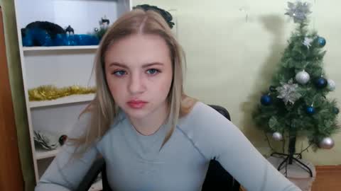 juliacrazy_ online show from December 25, 2024, 5:37 am