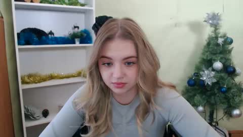 juliacrazy_ online show from January 9, 2025, 9:48 am