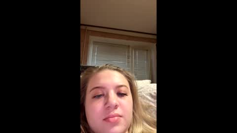 juliacrazy_ online show from February 6, 2025, 1:54 pm