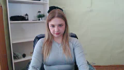 juliacrazy_ online show from February 9, 2025, 8:54 am