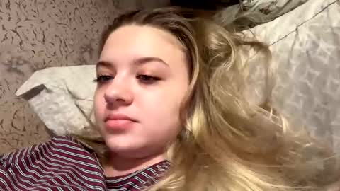 juliacrazy_ online show from February 11, 2025, 4:46 pm