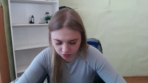 juliacrazy_ online show from February 18, 2025, 9:21 am