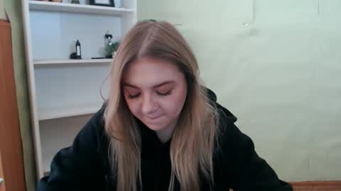 juliacrazy_ online show from February 24, 2025, 6:38 am