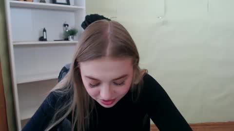 juliacrazy_ online show from February 24, 2025, 9:43 am