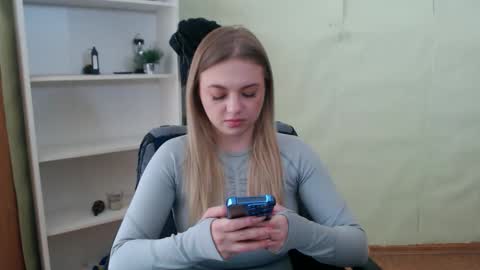 juliacrazy_ online show from March 5, 2025, 9:16 am