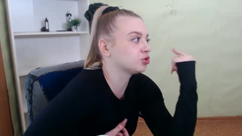 juliacrazy_ online show from March 9, 2025, 5:55 am