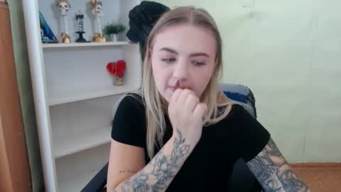 juliacrazy_ online show from September 19, 2025, 5:31 am
