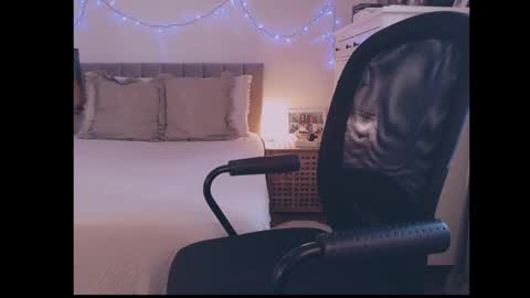 Snapshot of julialiones chatting on October 5, 2025, 9:18 am julialiones online show from October 5, 2025, 9:18 am