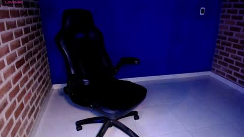 Snapshot of julian_arc chatting on January 10, 2025, 10:46 pm Julian online show from January 10, 2025, 10:46 pm