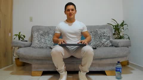 julian_wallace online show from December 14, 2024, 11:12 pm