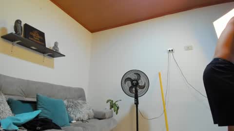 julian_wallace online show from January 23, 2025, 2:17 pm