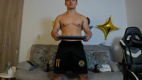 julian_wallace online show from September 23, 2025, 4:32 pm