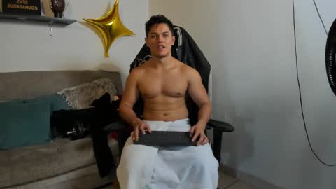 julian_wallace online show from October 13, 2025, 7:14 pm