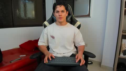 julian_wallace online show from February 8, 2026, 9:07 pm