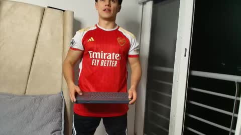 julian_wallace online show from February 19, 2026, 1:56 am