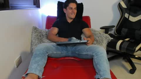 julian_wallace online show from April 9, 2026, 6:19 am