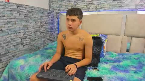 julian online show from October 31, 2025, 4:08 pm