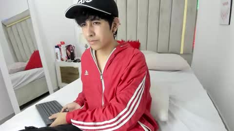 Snapshot of julian_xp chatting on January 18, 2026, 7:17 pm Julian online show from January 18, 2026, 7:17 pm