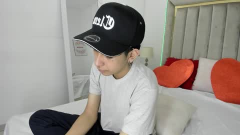 Snapshot of julian_xp chatting on February 7, 2026, 7:50 pm Julian online show from February 7, 2026, 7:50 pm