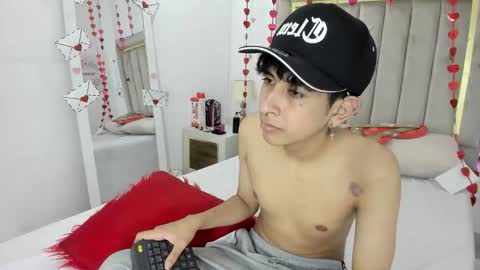 Snapshot of julian_xp chatting on February 12, 2026, 7:31 pm Julian online show from February 12, 2026, 7:31 pm