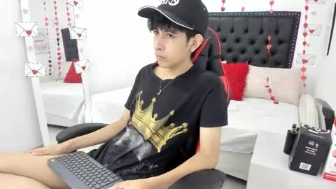 Snapshot of julian_xp chatting on February 23, 2026, 7:33 pm Julian online show from February 23, 2026, 7:33 pm