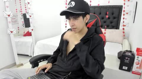 Snapshot of julian_xp chatting on February 24, 2026, 8:07 pm Julian online show from February 24, 2026, 8:07 pm