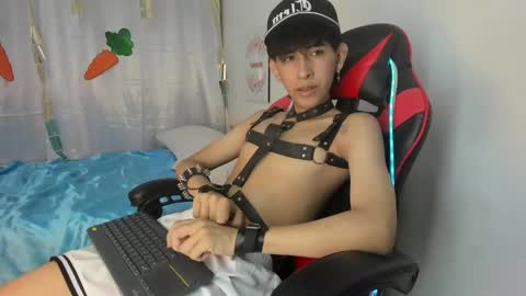 Julian online show from April 17, 2026, 7:39 pm