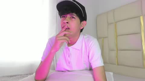Snapshot of julian_xp chatting on June 3, 2026, 7:41 pm Julian online show from June 3, 2026, 7:41 pm