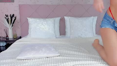 Juliana online show from December 14, 2024, 2:45 am