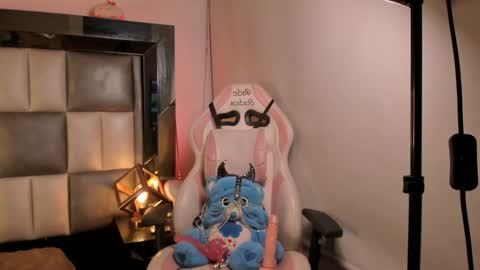 juliana_js_ online show from February 7, 2025, 12:09 am