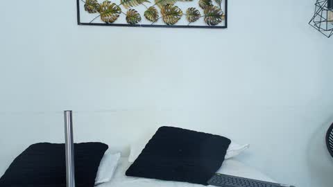 Juli  online show from October 15, 2025, 12:05 pm