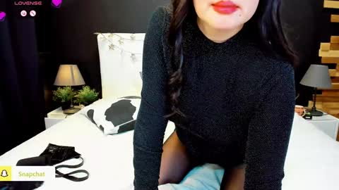 Snapshot of julianna_jamii chatting on December 7, 2024, 6:48 pm Julianna online show from December 7, 2024, 6:48 pm