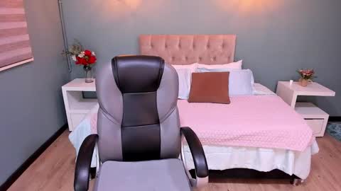 Julianne online show from March 8, 2025, 10:32 am