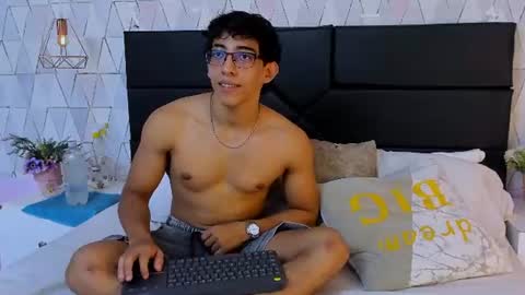 Snapshot of julianrouss chatting on July 8, 2026, 8:46 pm Julian online show from July 8, 2026, 8:46 pm