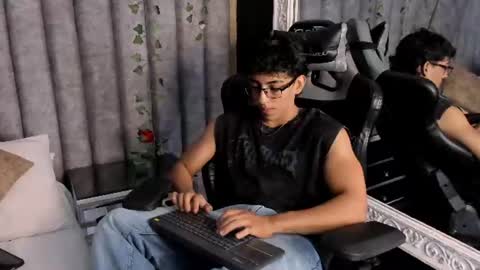 Snapshot of julianrouss chatting on July 10, 2026, 8:44 pm Julian online show from July 10, 2026, 8:44 pm
