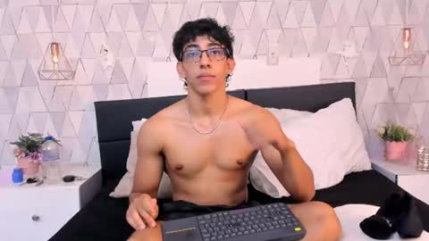 Snapshot of julianrouss chatting on July 14, 2026, 2:05 am Julian online show from July 14, 2026, 2:05 am