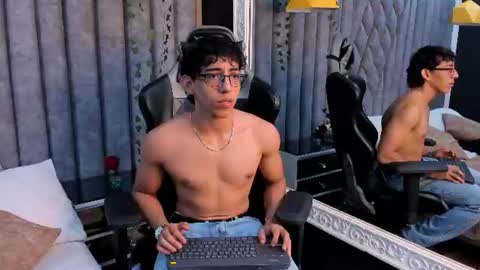 Snapshot of julianrouss chatting on July 17, 2026, 12:17 am Julian online show from July 17, 2026, 12:17 am