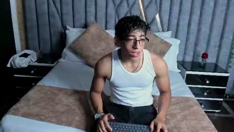 Snapshot of julianrouss chatting on July 17, 2026, 8:35 pm Julian online show from July 17, 2026, 8:35 pm