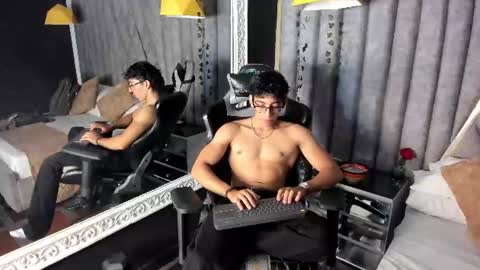 Snapshot of julianrouss chatting on July 24, 2026, 9:02 pm Julian online show from July 24, 2026, 9:02 pm