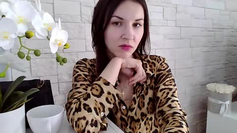 Julia online show from April 13, 2026, 1:38 pm