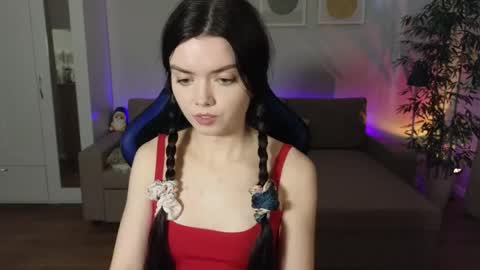 Julia online show from May 2, 2026, 4:01 pm