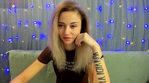 Yulya online show from November 25, 2025, 3:17 am