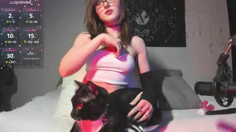 Julls online show from February 5, 2026, 2:27 am