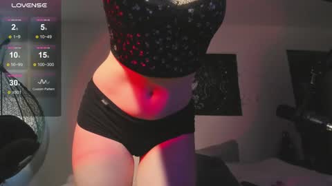 Snapshot of juliavangg_19 chatting on June 4, 2026, 2:06 am Julls online show from June 4, 2026, 2:06 am
