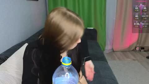 julidropp online show from January 9, 2025, 8:01 pm